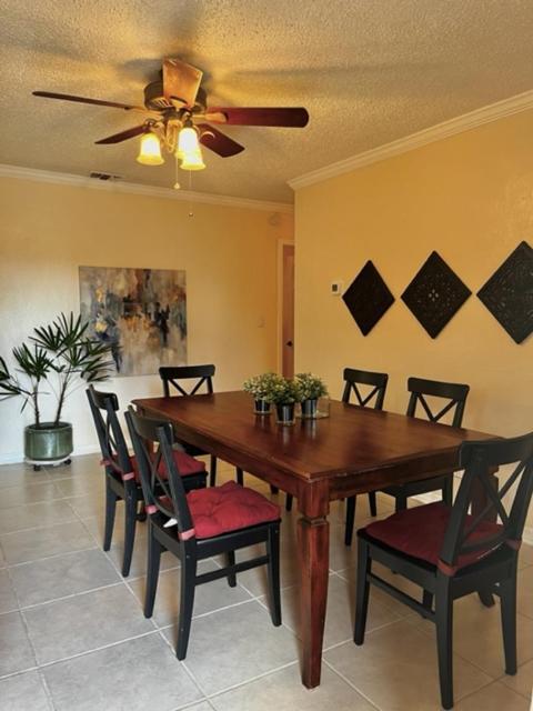 House Close To Downtown, Airport, Raymond James Stadium, And Many More Places Tampa Exterior photo