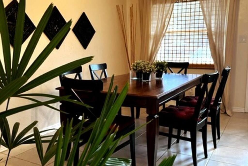 House Close To Downtown, Airport, Raymond James Stadium, And Many More Places Tampa Exterior photo
