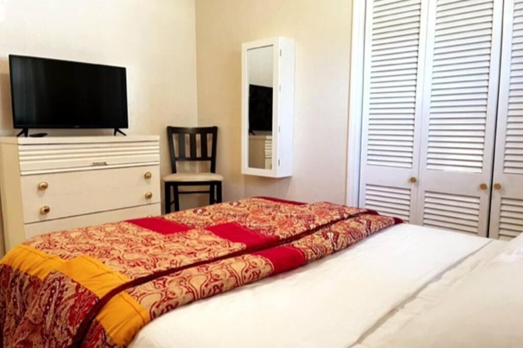 House Close To Downtown, Airport, Raymond James Stadium, And Many More Places Tampa Exterior photo