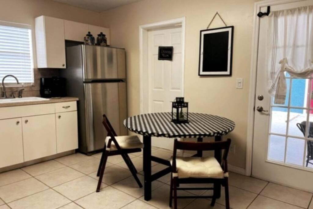 House Close To Downtown, Airport, Raymond James Stadium, And Many More Places Tampa Exterior photo